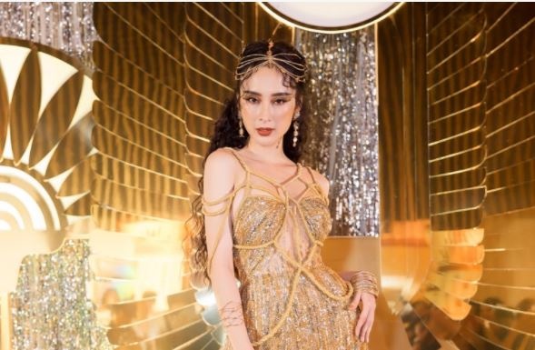 Angela Phuong Trinh, Toc Tien sexy tai buoi tiec Ai Cap hinh anh