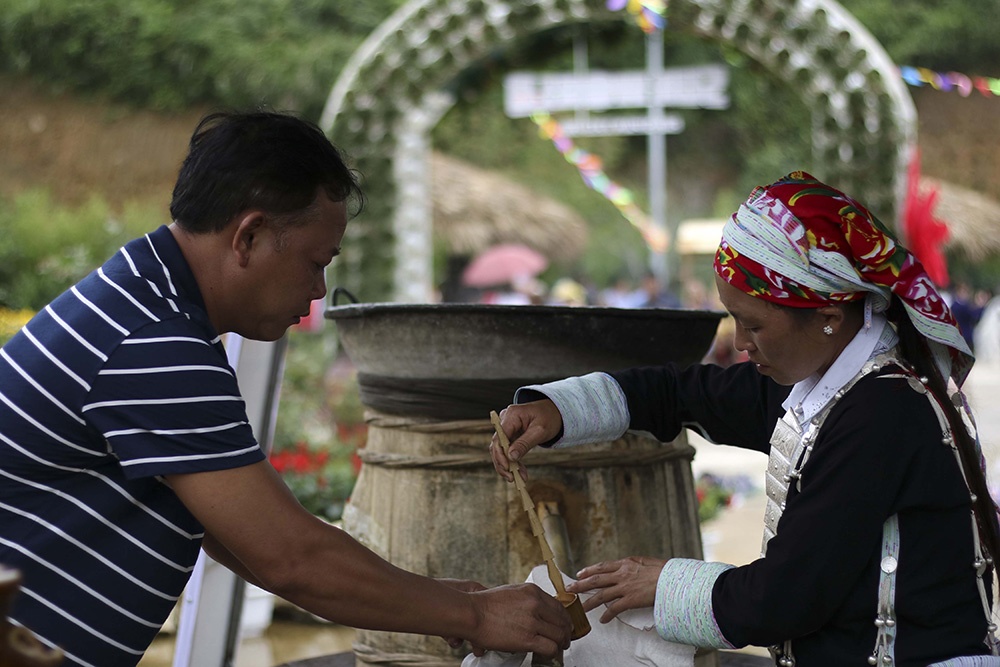 Say trong khong gian am thuc Tay Bac tai Sun World Fansipan Legend hinh anh