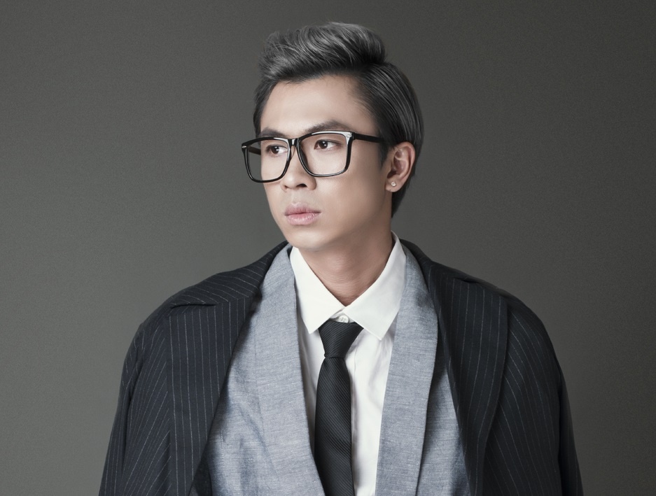 Ho Viet Trung livestream hat bolero 'ngot lim' tang fan hinh anh