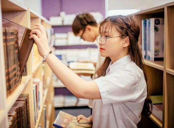 Hieu truong DH Huu Nghi: 'Dung theo nganh hot, hay thanh nguoi hot' hinh anh