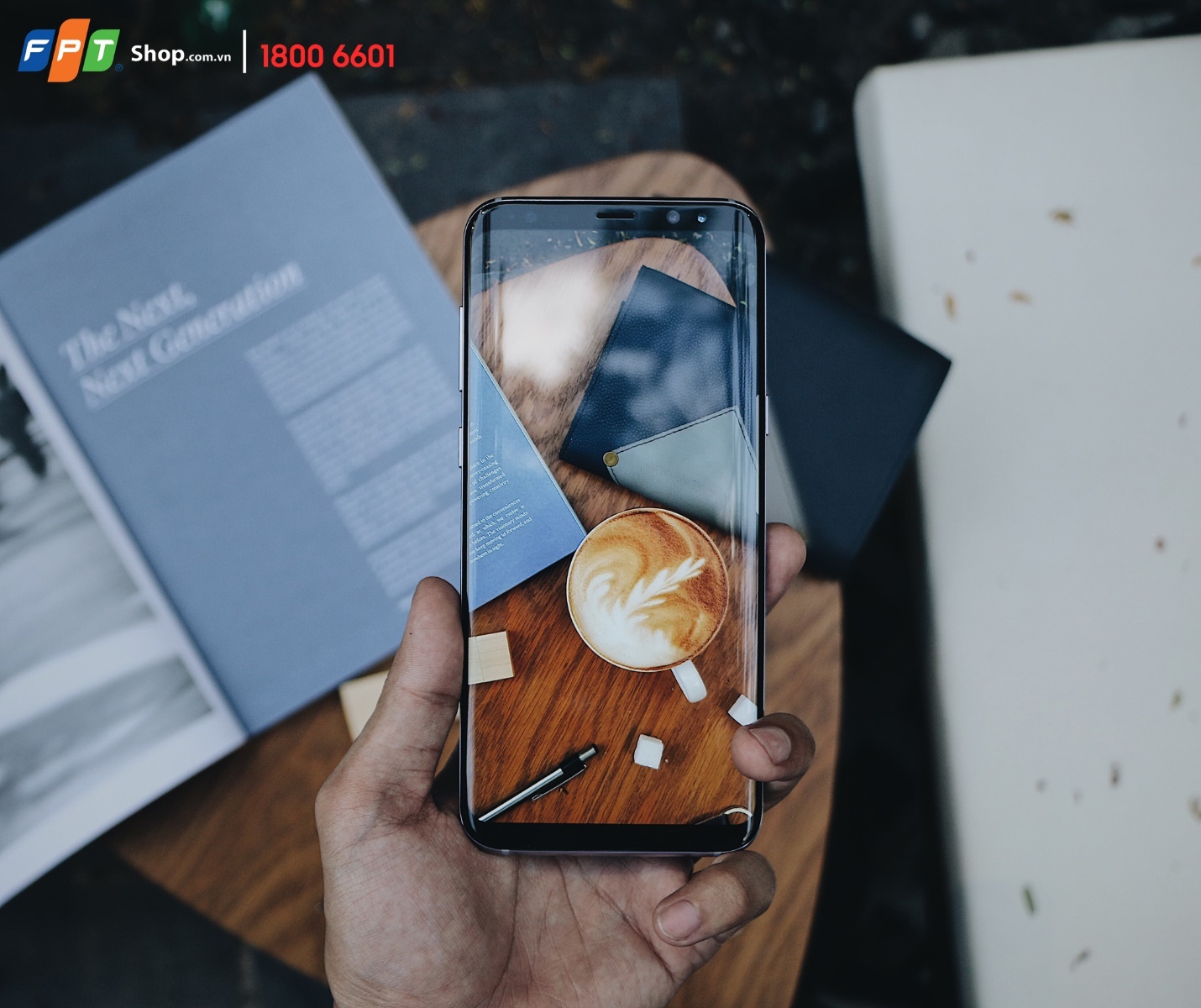 Can canh net quyen ru cua Galaxy S8+ tim khoi hinh anh