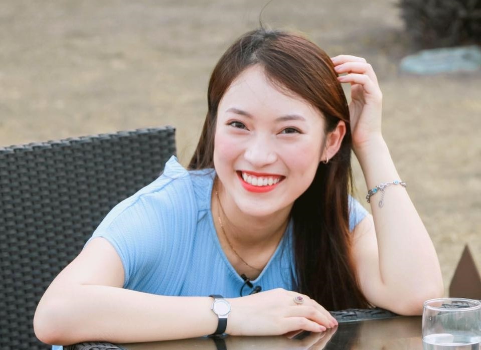 Khanh Vy livestream chia se bi quyet hoc ngoai ngu hinh anh