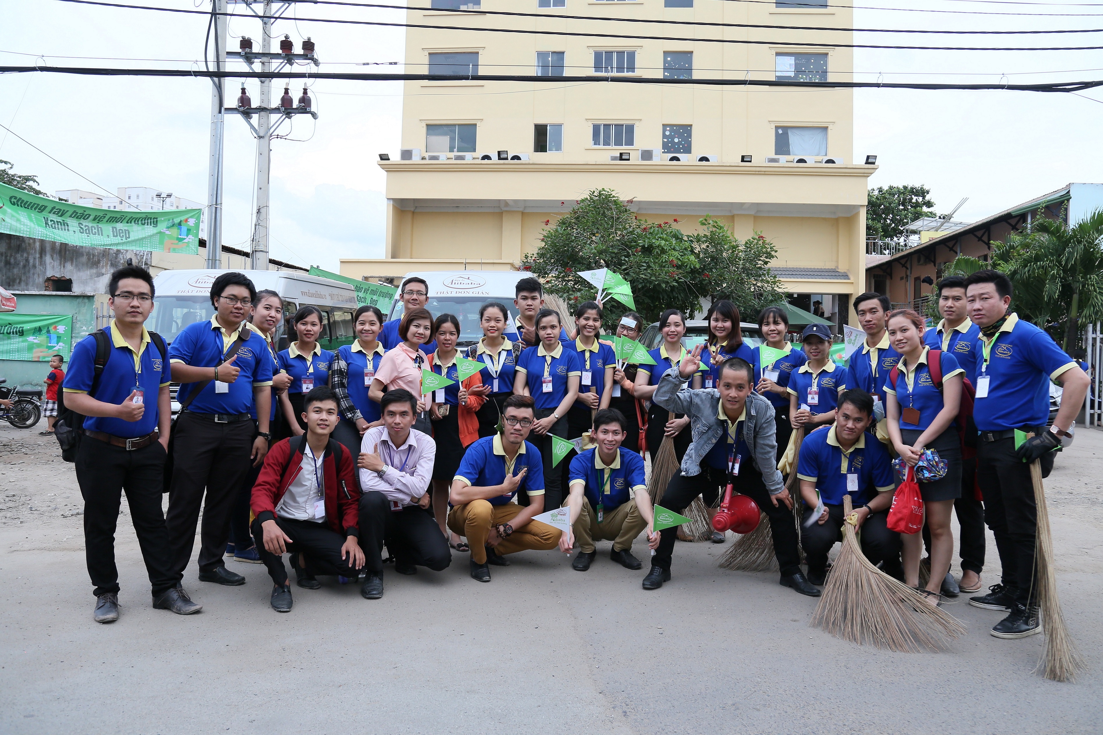 chuyên viên sale dọn dẹp rác thải ở Kha Vạn Cân ảnh 3 chuyen vien sale don dep rac thai o Kha Van Can anh 3