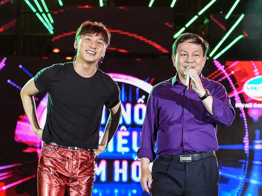 Vi sao Son Tung M-TP moi Pho TGD Viettel song ca? hinh anh