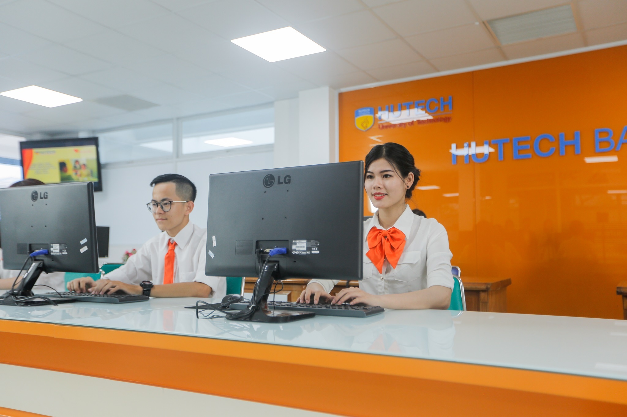 HUTECH  ảnh 1 HUTECH anh 1