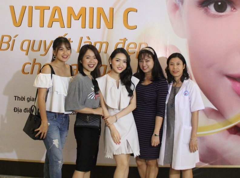 Bi quyet cham soc da sau mun bang vitamin C hinh anh