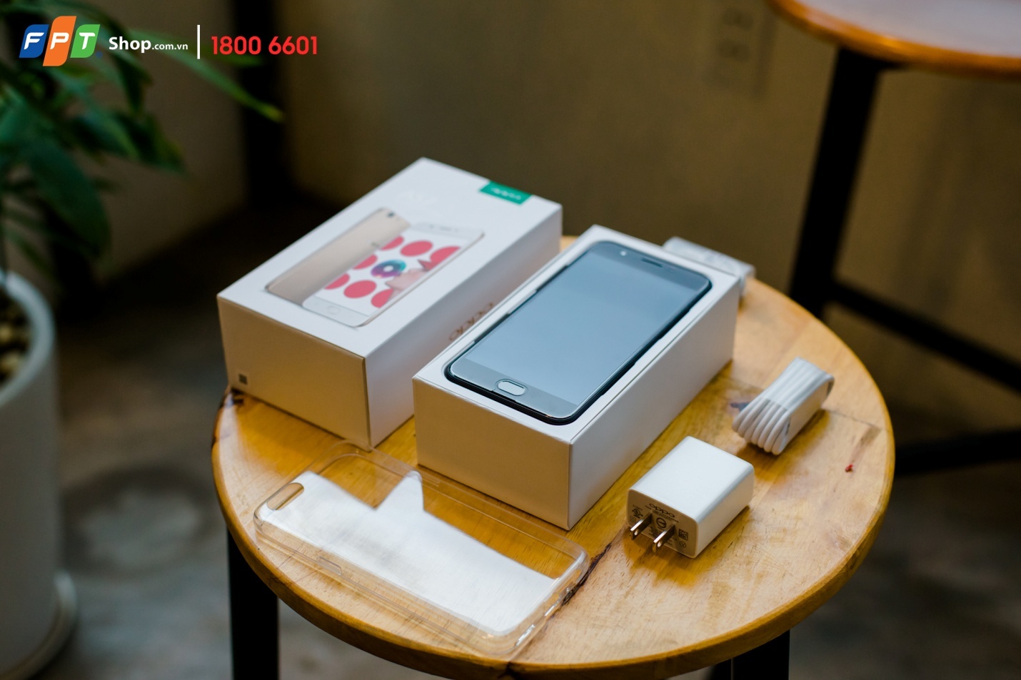 Sam Oppo va nhan giay Biti’s Hunter Feast tai FPT Shop hinh anh