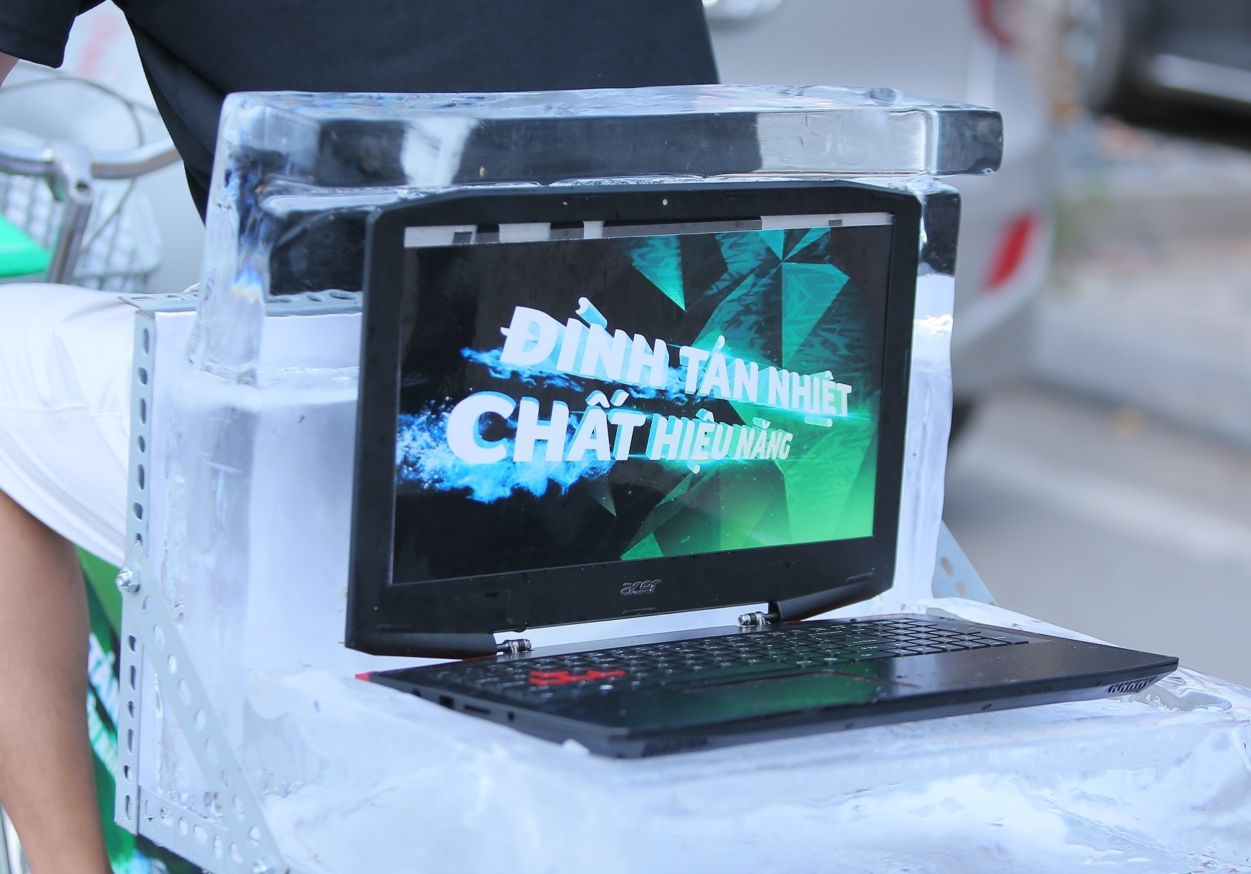 Acer mang 'may tinh dong bang' di khap Viet Nam hinh anh