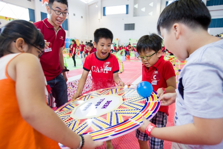 1.200 hoc vien tham gia ngay hoi tieng Anh ket hop cac tro van dong hinh anh