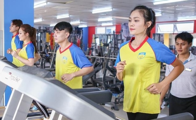 Tham quan phong gym hien dai cua sinh vien HUTECH hinh anh