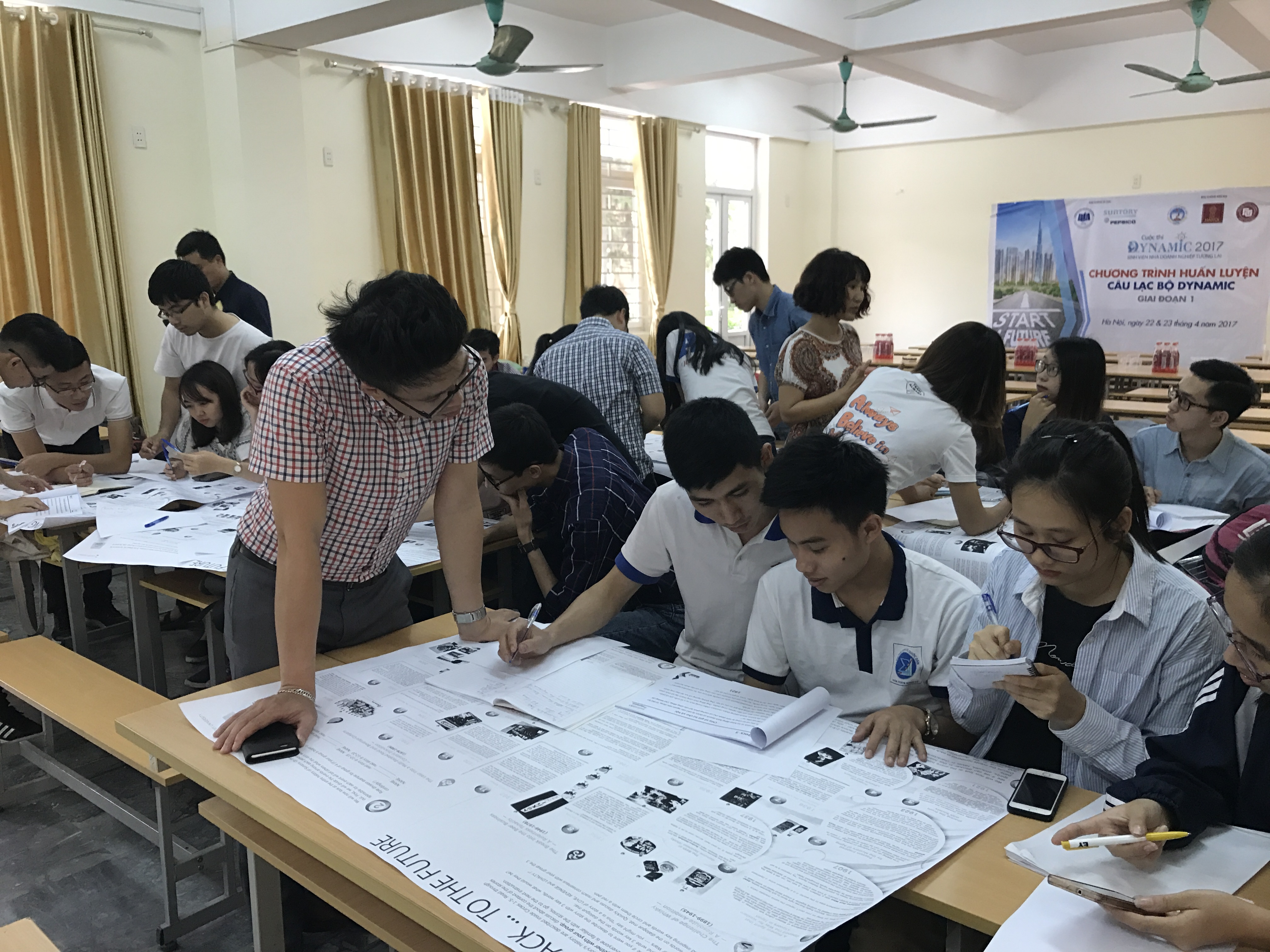 Sinh vien ca nuoc hao huc khoi nghiep, tap lam doanh nhan hinh anh