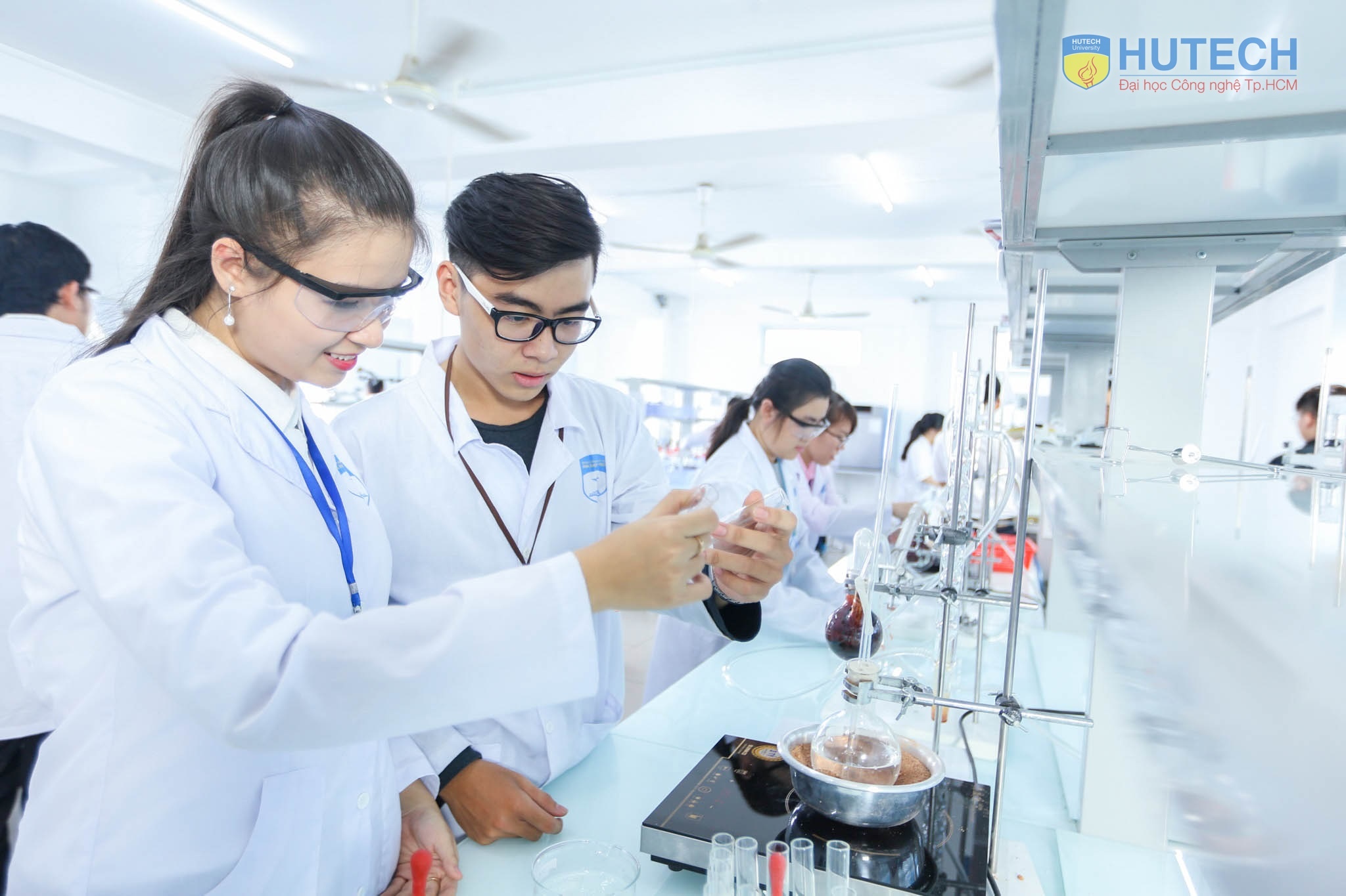 HUTECH  ảnh 1 HUTECH anh 1