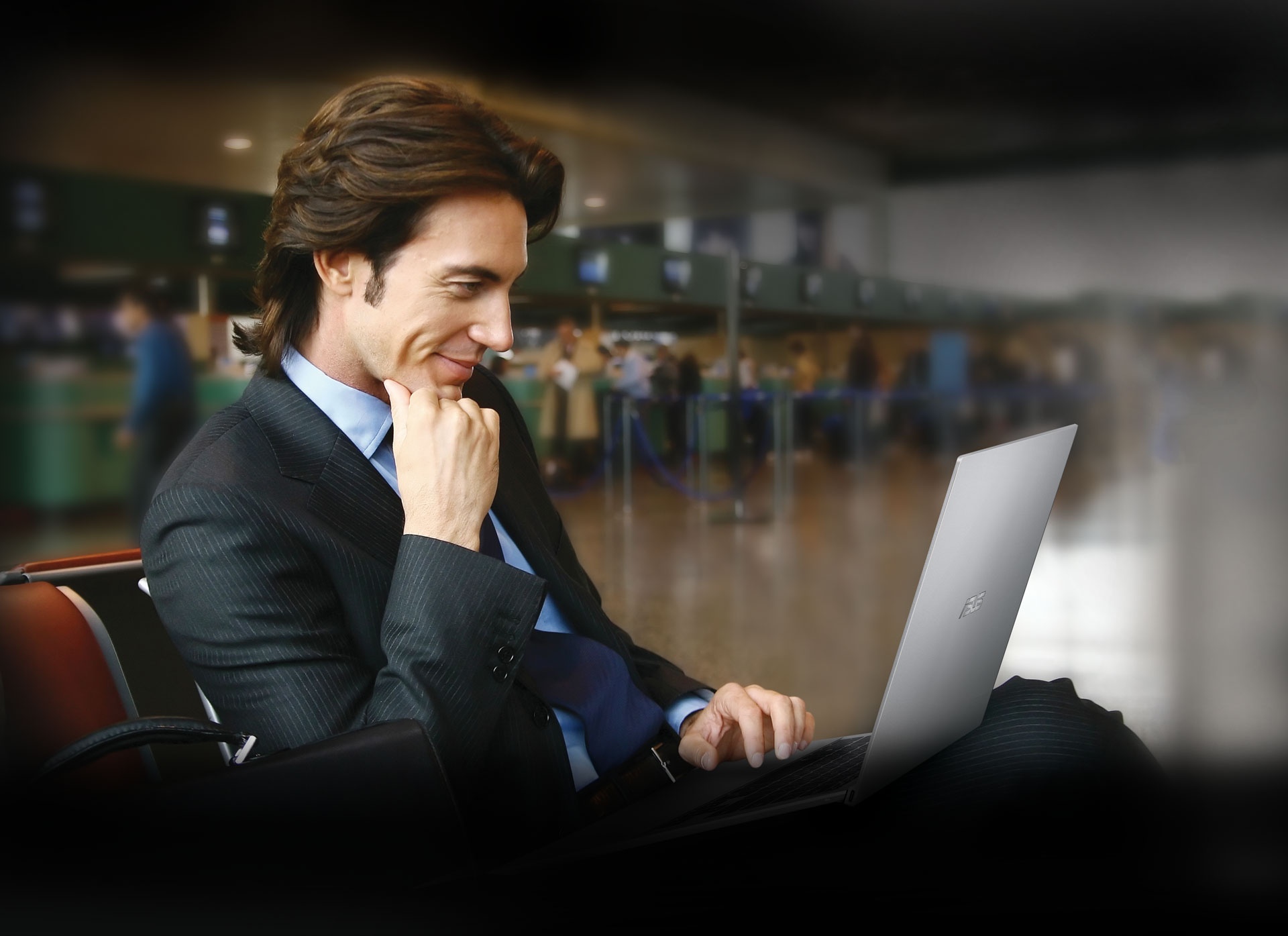 5 mẫu laptop viền màn hình mỏng từ Asus ảnh 5 5 mau laptop vien man hinh mong tu Asus anh 5