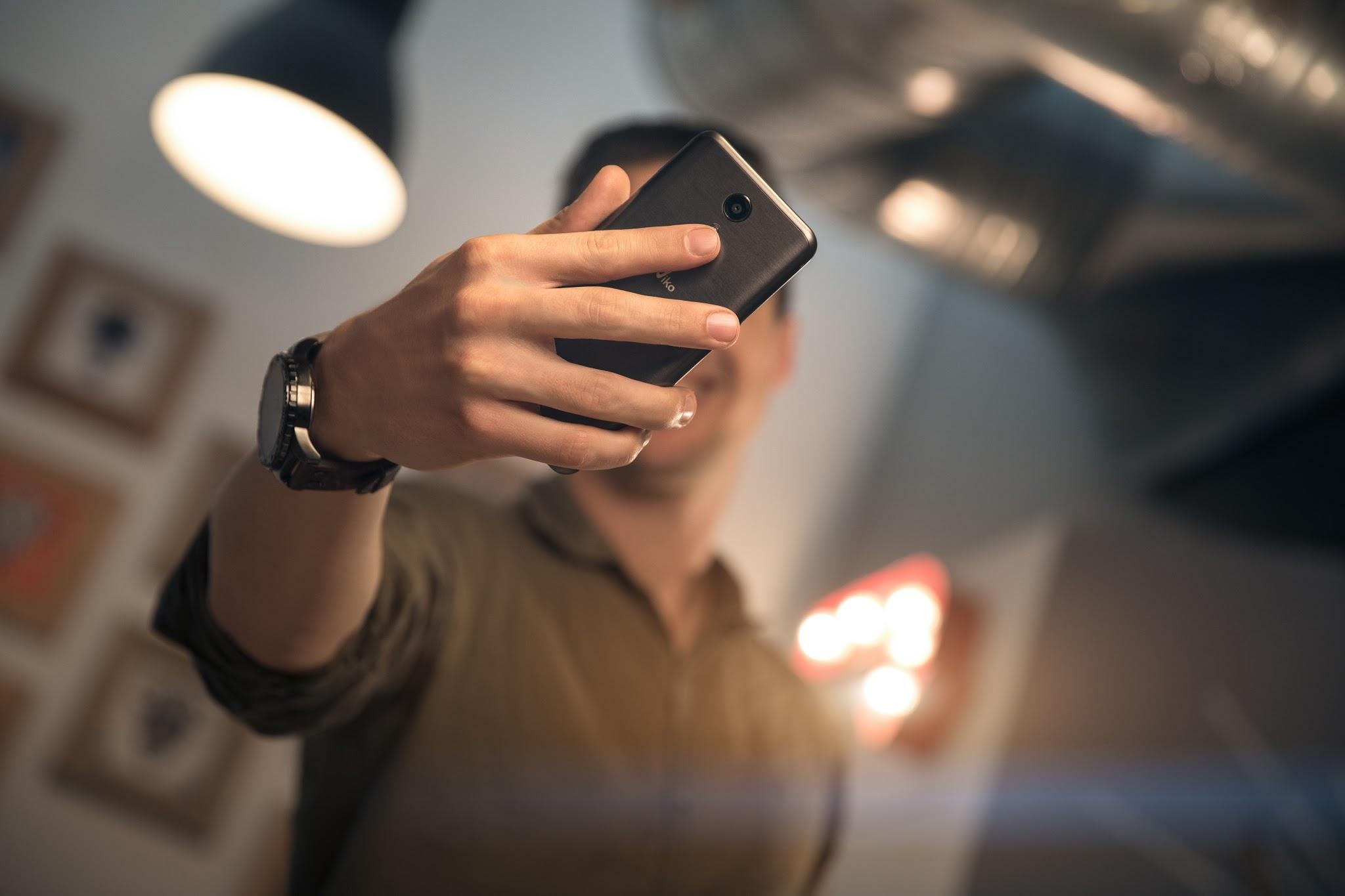 smartphone tam trung Wiko UPulse camera 13 MP anh 2