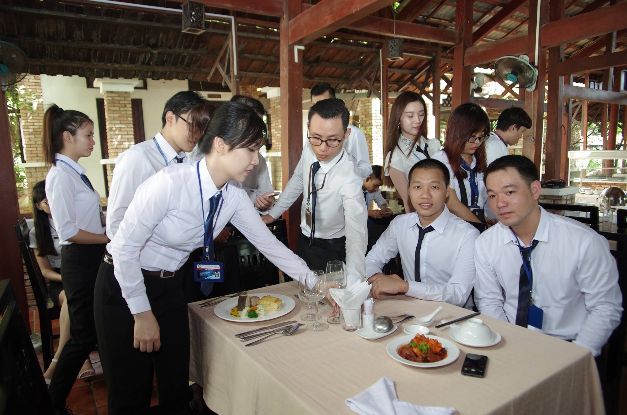 Trung cap Viet Giao anh 3