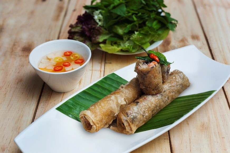 Am thuc Viet 3 mien thoi hon vao MV moi cua Noo Phuoc Thinh, Lou Hoang hinh anh