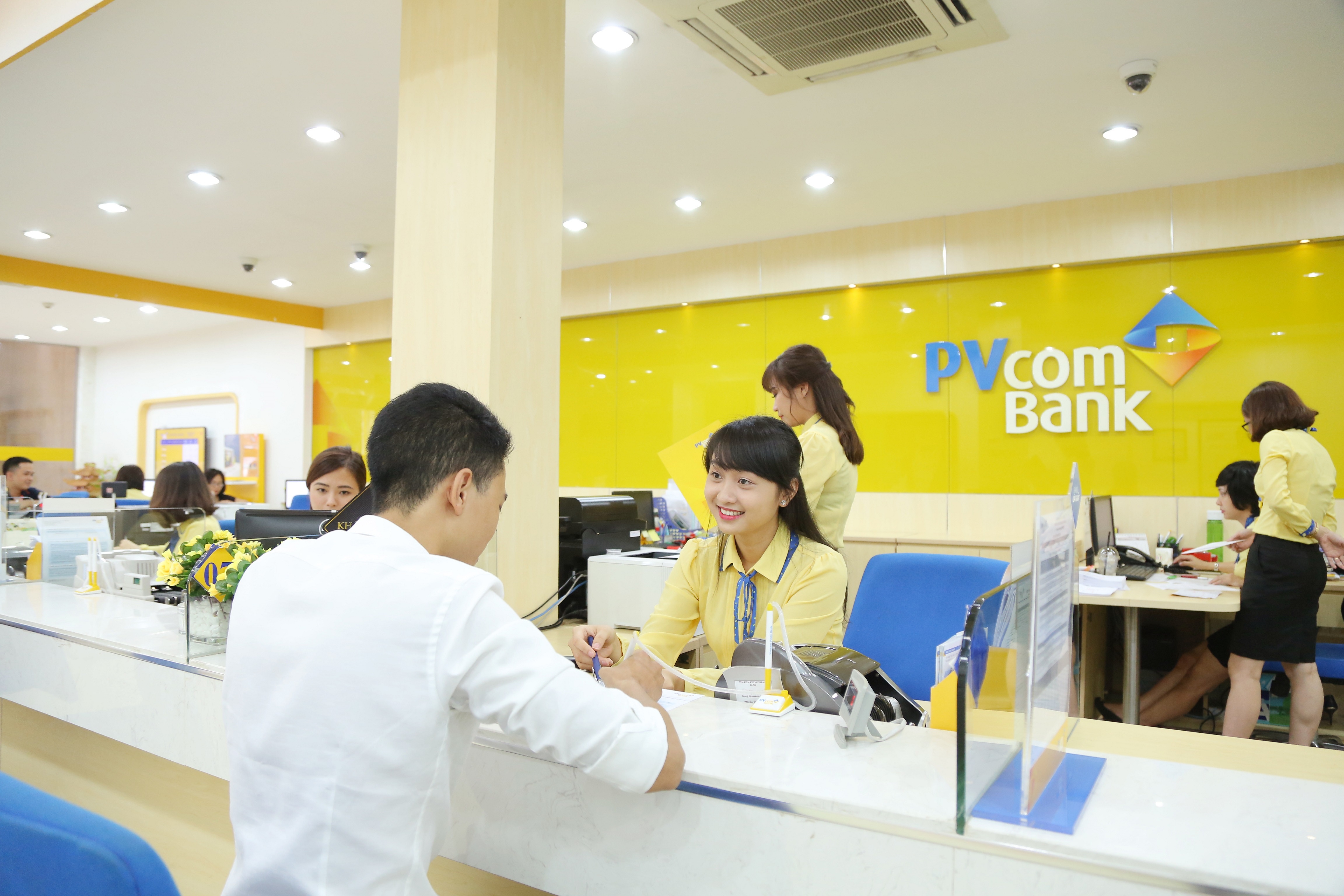 Ngan hang giam ap luc vay von cho doanh nghiep sieu nho hinh anh