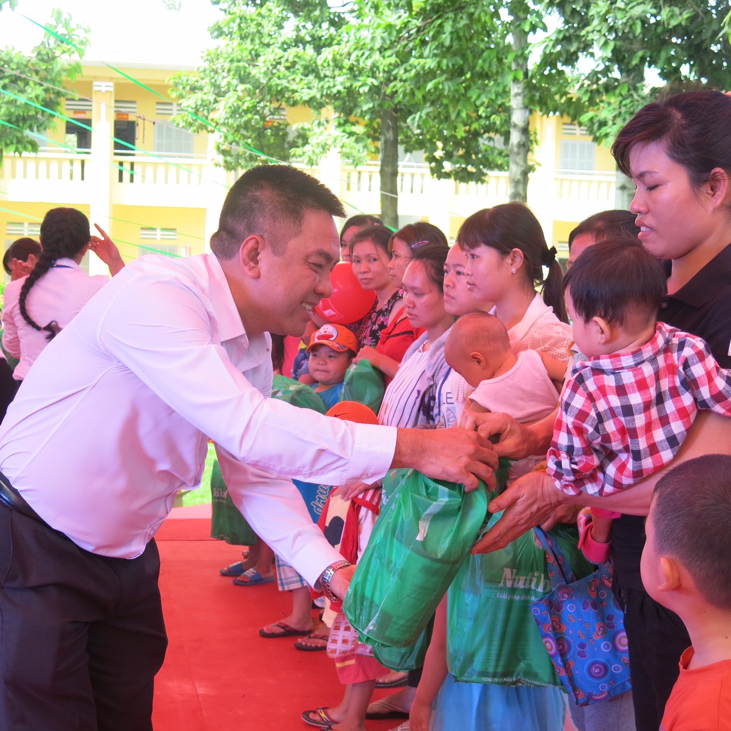 Hon 5 ty dong ho tro cong nhan Binh Duong hinh anh