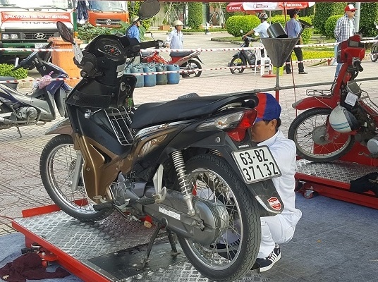 Honda to chuc thay dau mien phi cho khach hang hinh anh
