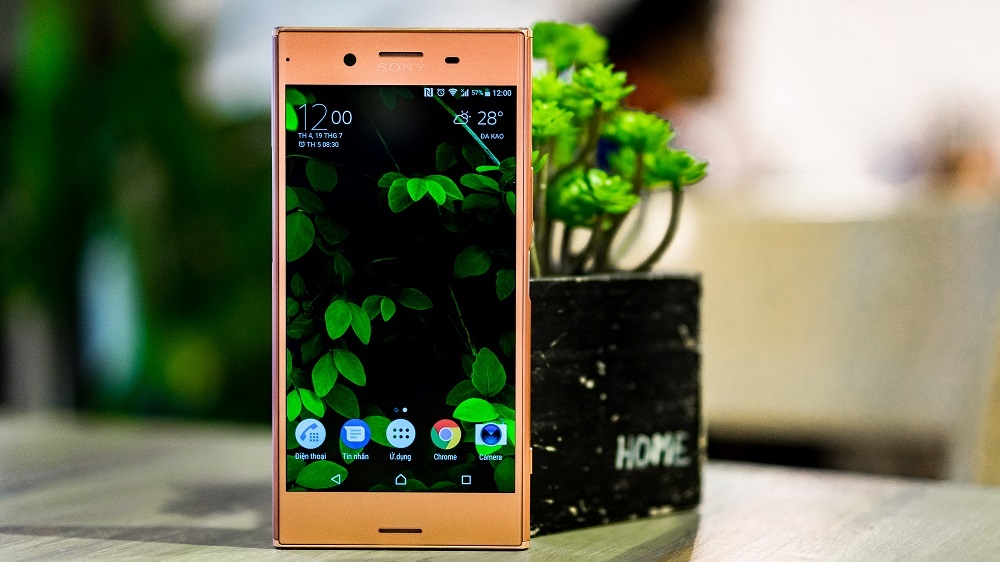 Can canh Xperia XZ Premium phien ban mau hong hinh anh