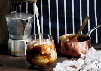 Tra 310 tuoi tu Anh quoc da gan hon voi gioi tre Sai Gon  ​ hinh anh