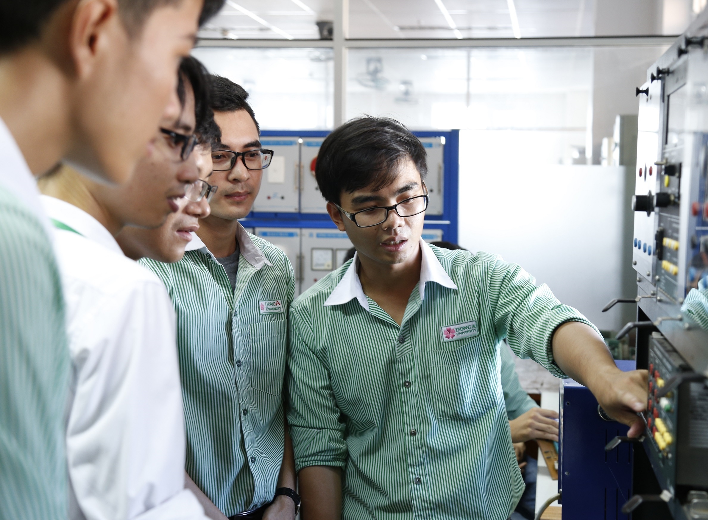 DH Dong A bao dam viec lam cho 100% cu nhan cong nghe ky thuat hinh anh