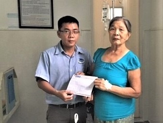 Vinamilk tham hoi va tri an cac me Viet Nam anh hung hinh anh