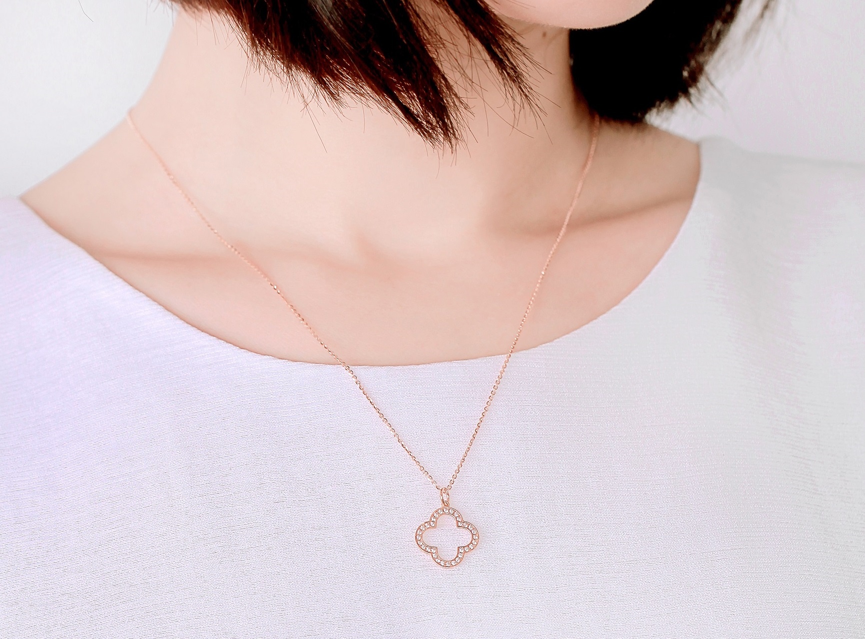 Nhung mon trang suc cho co nang me du lich hinh anh