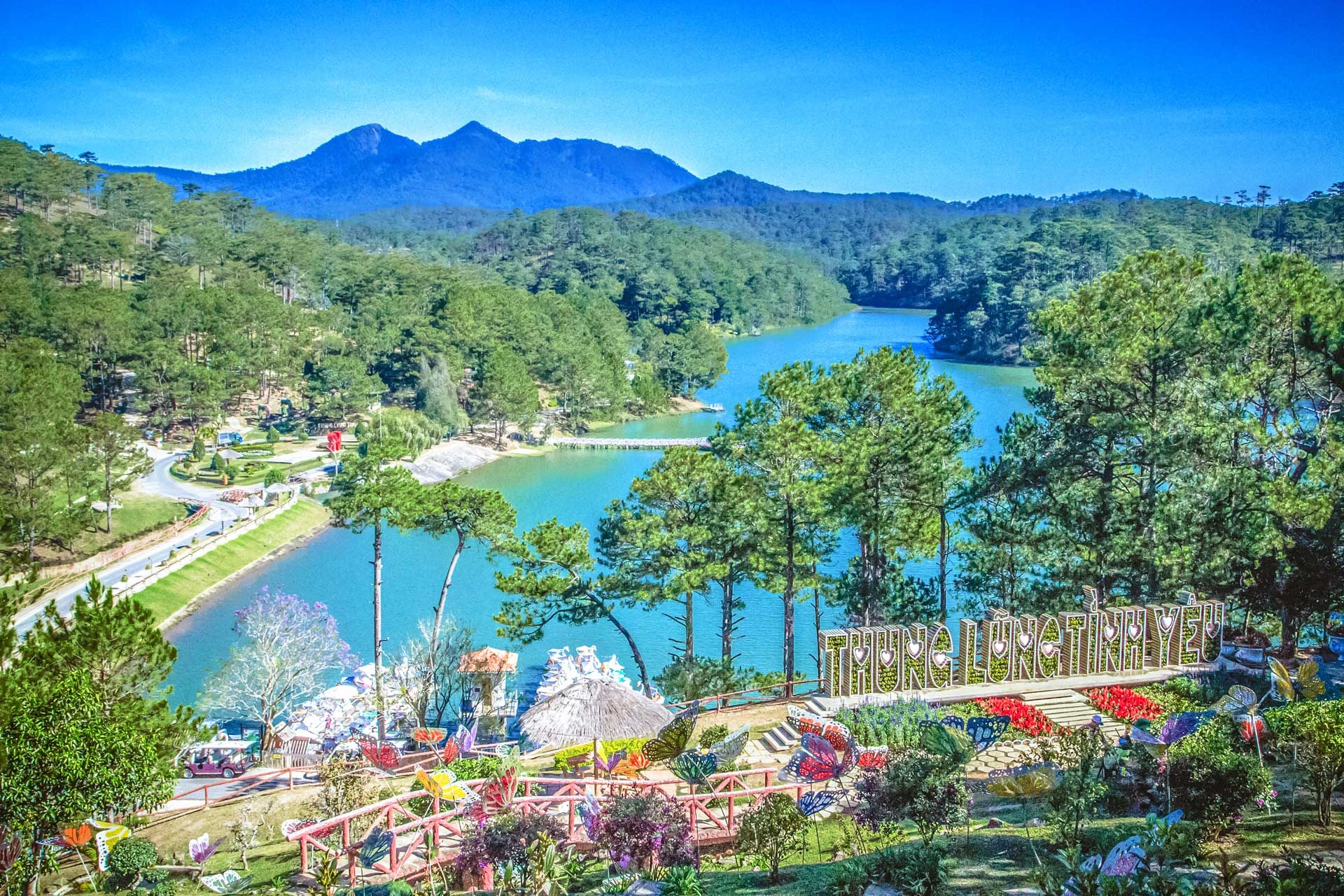 Om tron Da Lat voi hanh trinh den TTC World - Thung lung Tinh yeu hinh anh