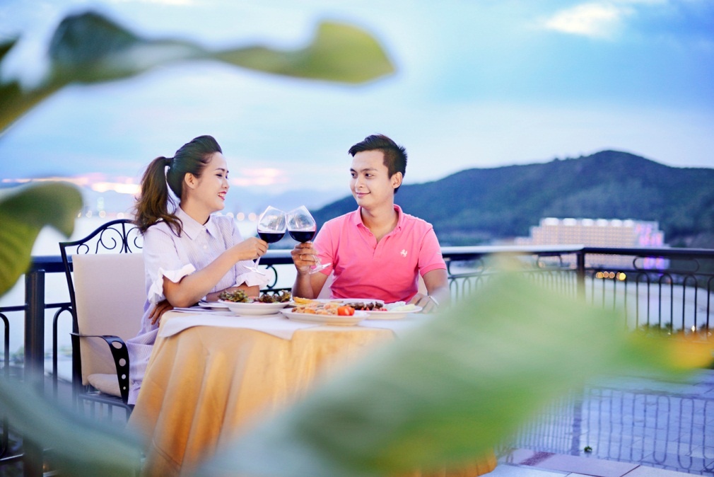 Vinpearl Land manh tay dau tu de hut khach trong nuoc hinh anh