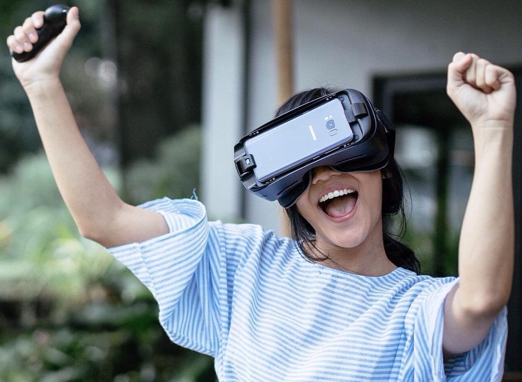 Cong nghe thay doi thoi quen lam viec, giai tri cua gioi tre ra sao? hinh anh