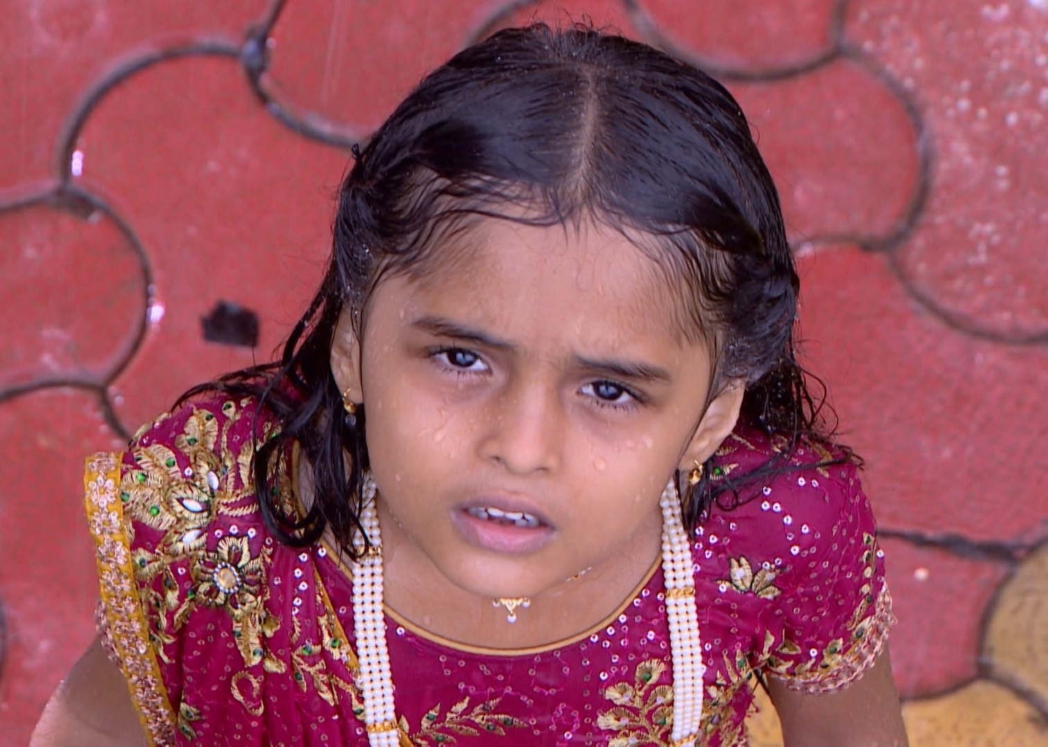 Van nan no le tre em qua bo phim 'Doi canh tu do' hinh anh