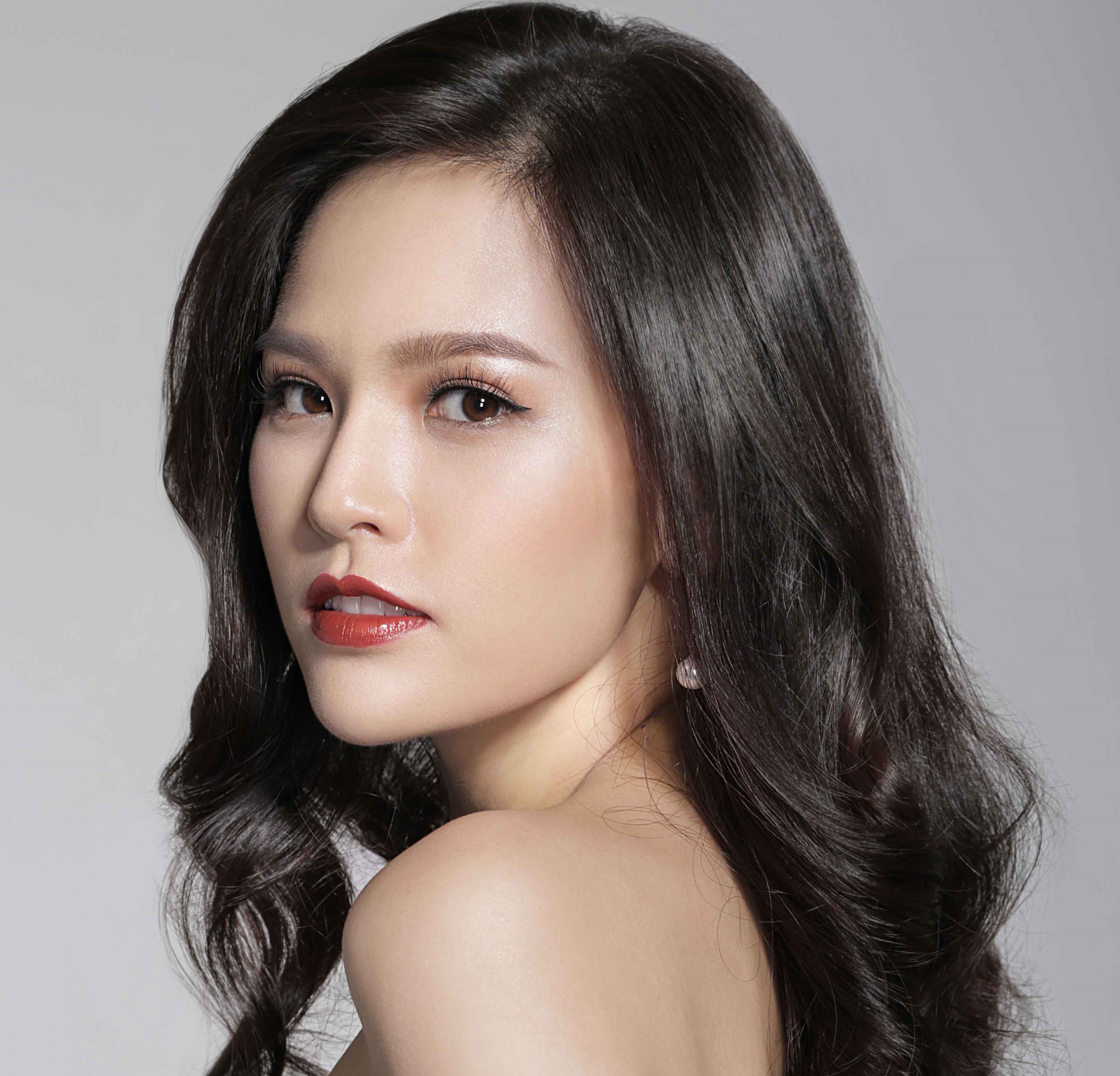 Phi Huyen Trang khong ngai dong canh nong trong 'Loi nguyen gia toc' hinh anh