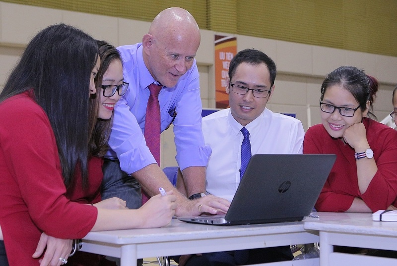 Vinschool day giao trinh 'Ky nang the ky 21' cua Lance G.King hinh anh