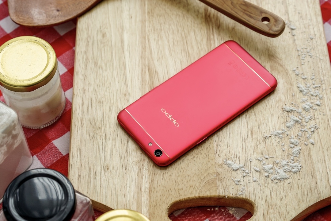 Hai tuan nhan dat truoc, Oppo F3 do dat 10.000 don hang hinh anh