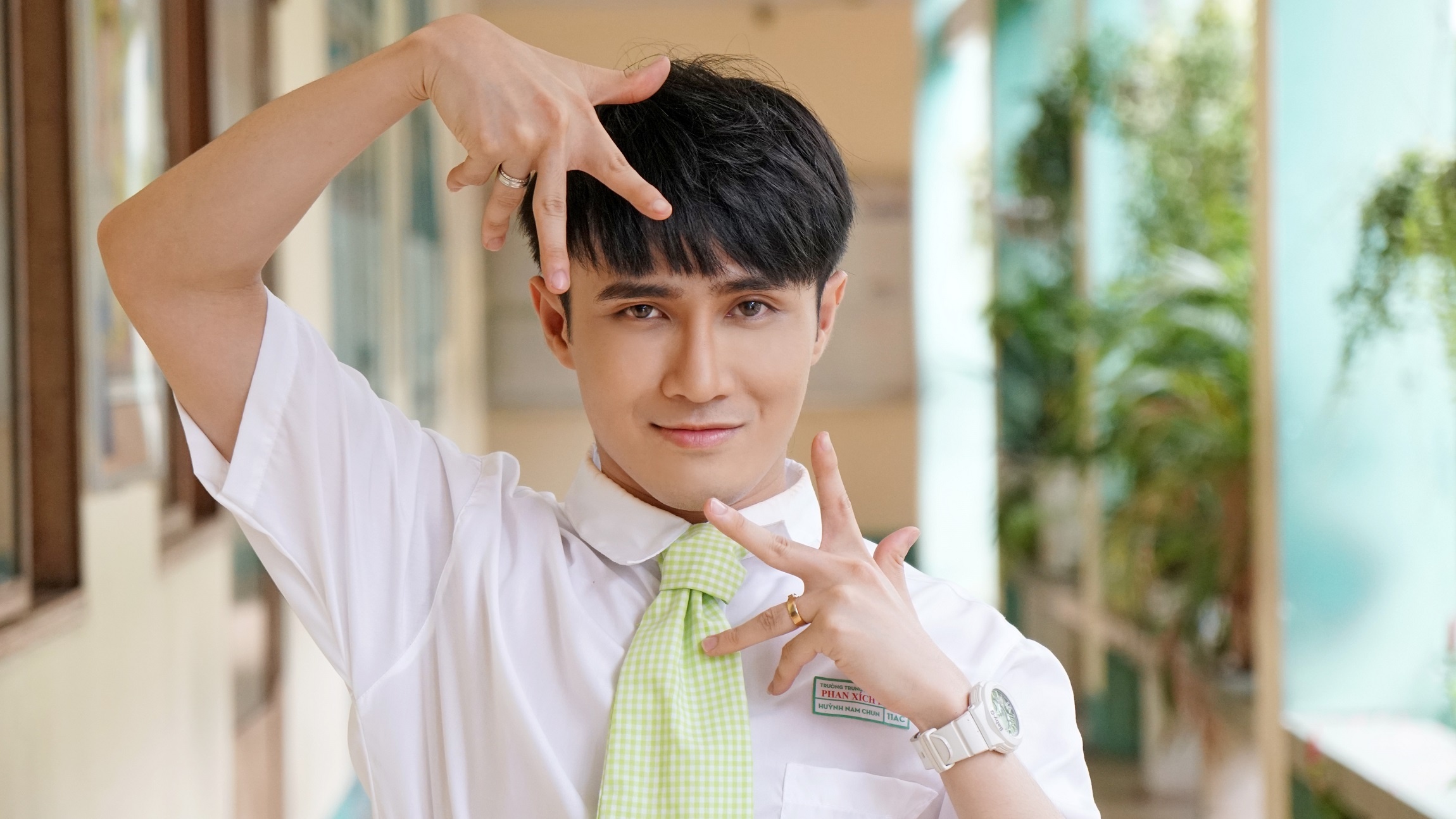 Huynh Lap hoa giam khao lam dieu trong The School's Next Top Acer hinh anh