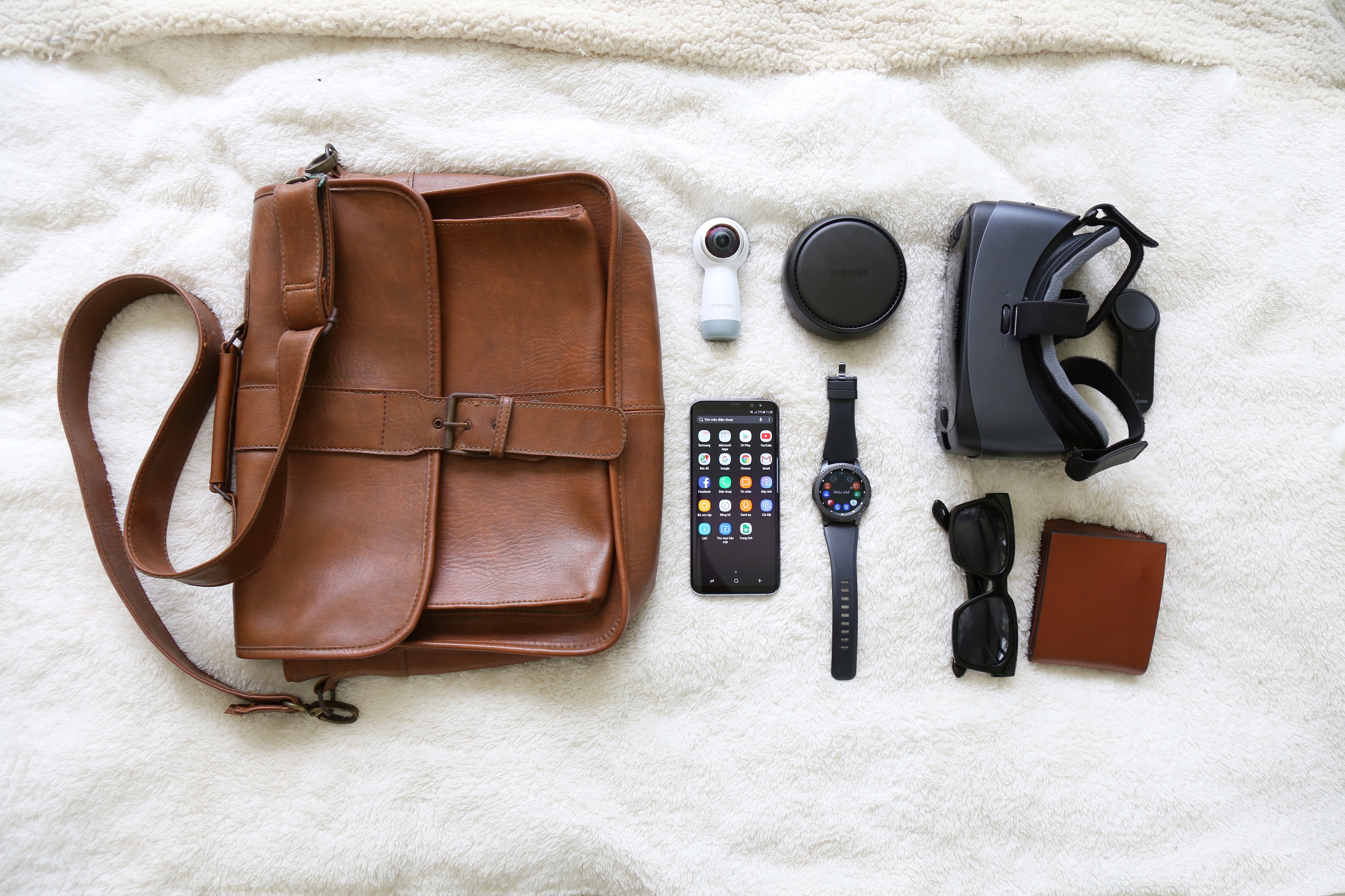 Thu gon hanh trang du lich thoi cong nghe hinh anh