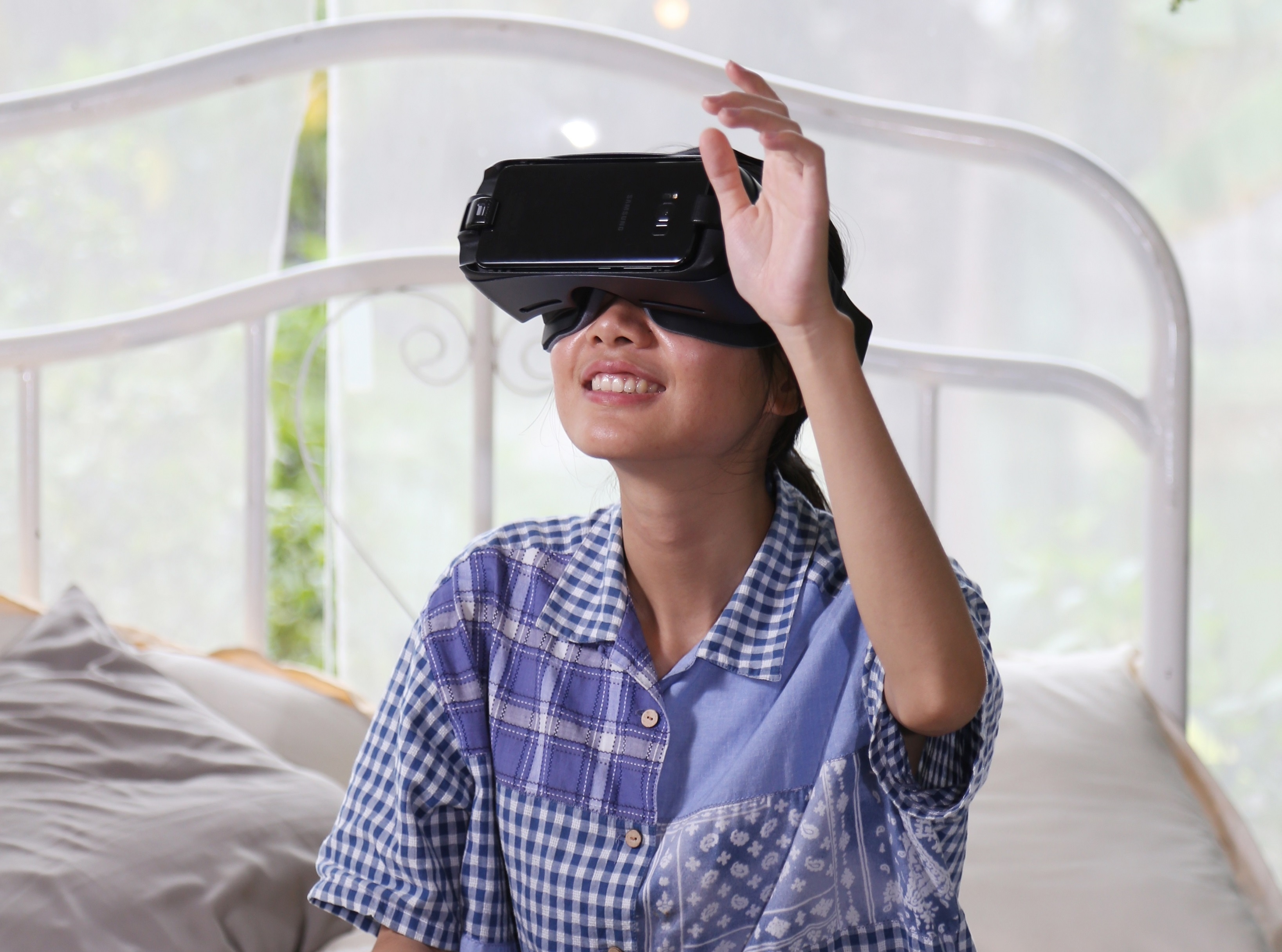 Kinh thuc te ao lam moi trai nghiem video hinh anh