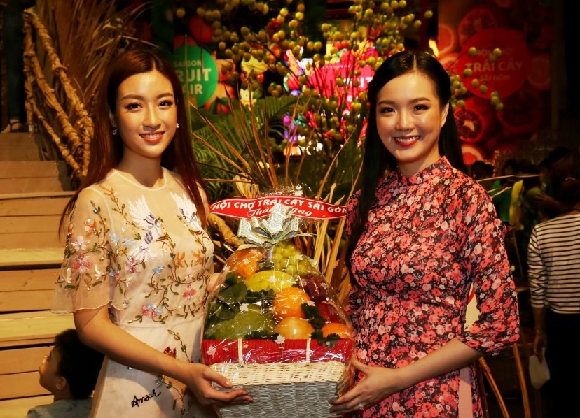 Hang nghin nguoi tham quan Hoi cho trai cay Sai Gon hinh anh