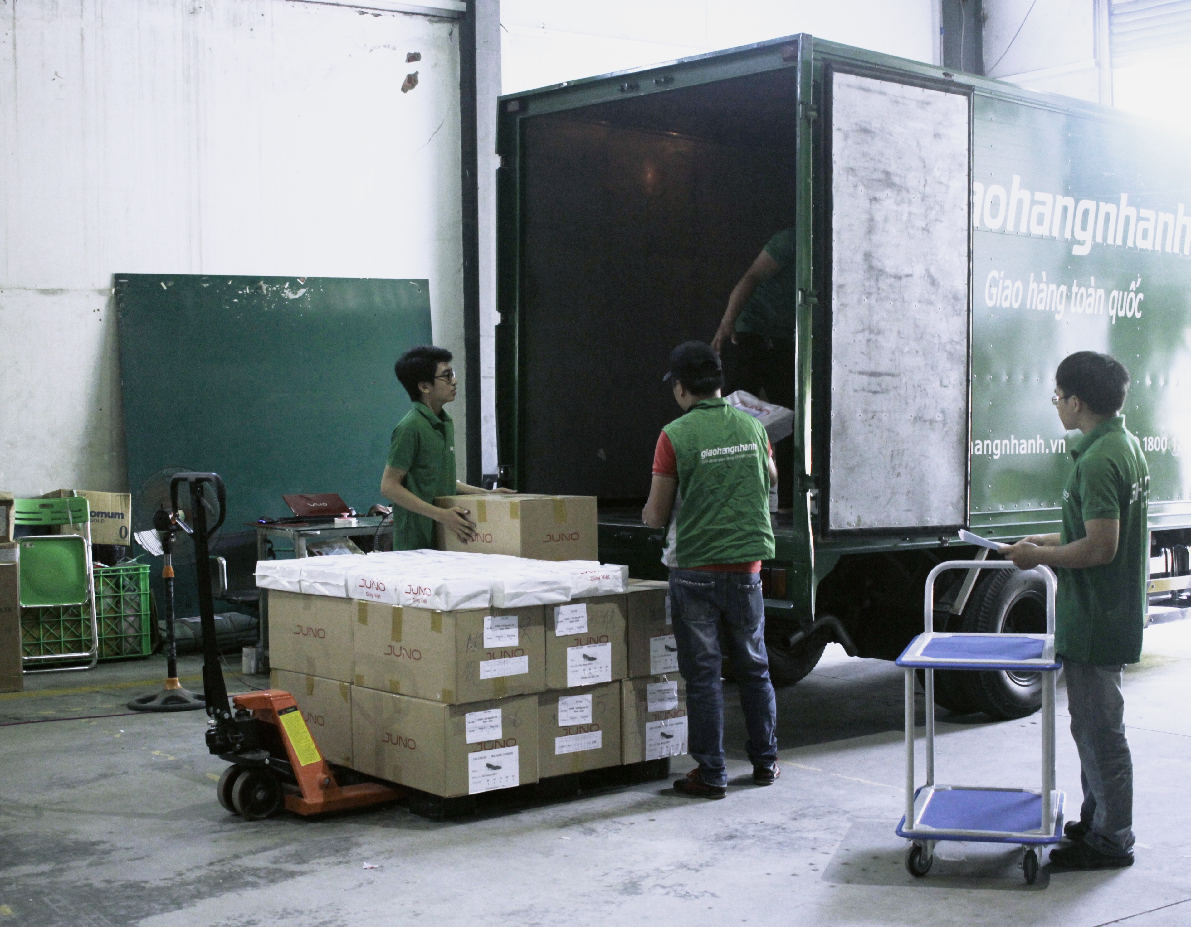 Dich vu giao hang nhanh - bai toan logistics va nhung chuyen chua ke hinh anh