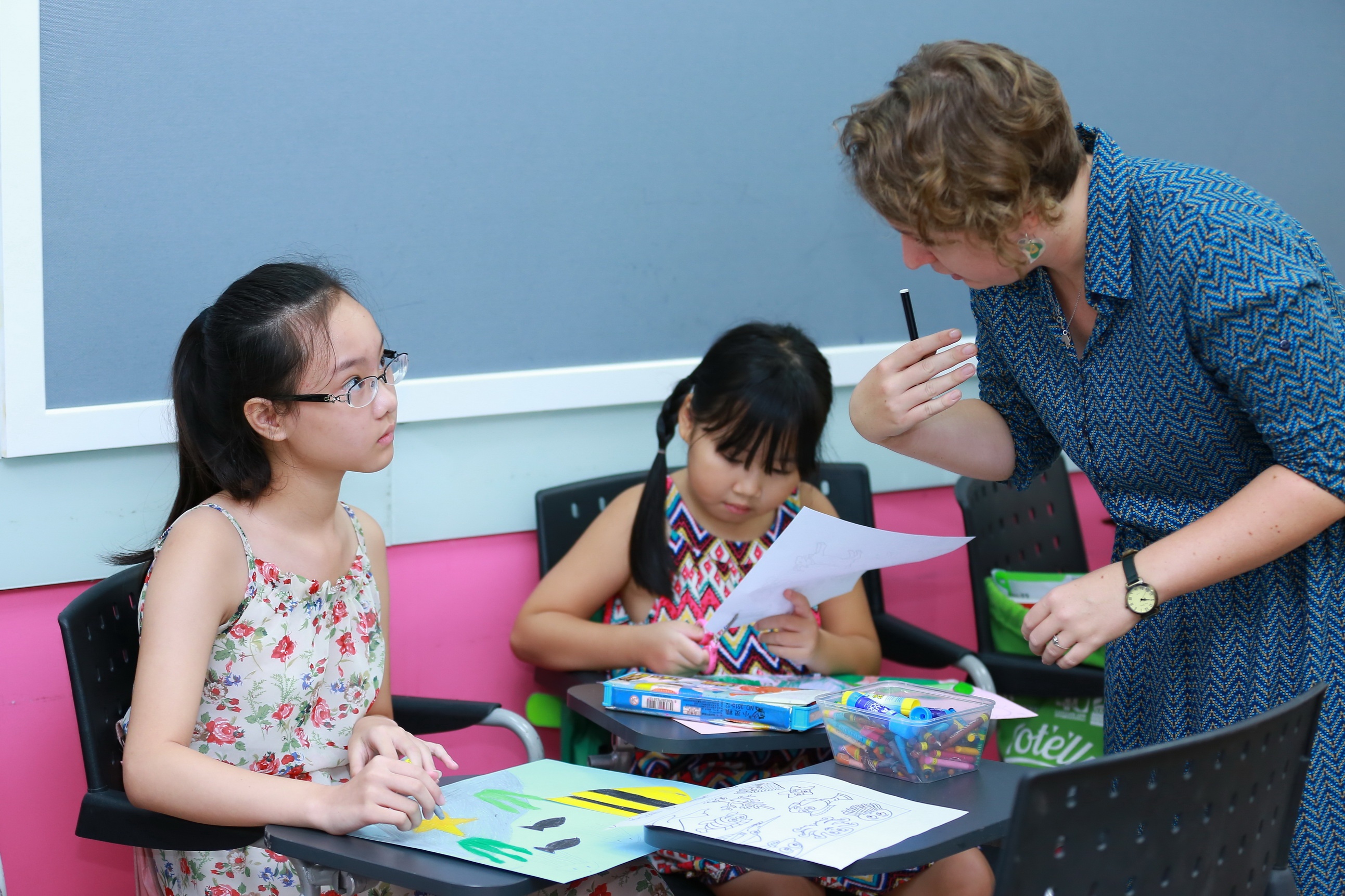 3 buoc de cha me giup con hoc tieng Anh hieu qua hinh anh