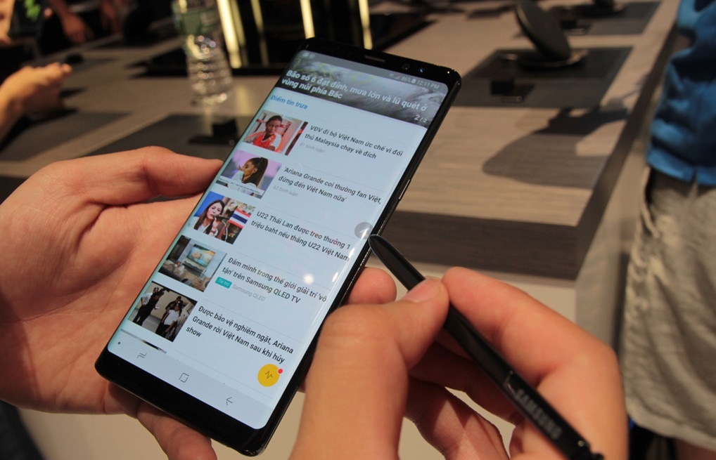 Bao quoc te: Camera kep, but S Pen se la 'at chu bai' cua Note 8 hinh anh