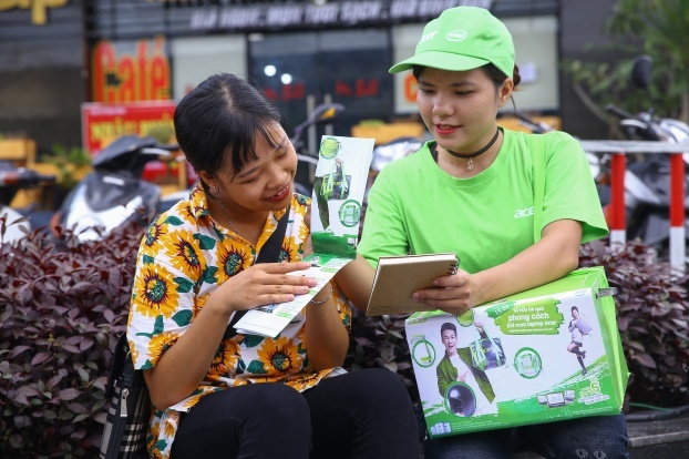 Acer tich cuc ho tro tan sinh vien trong mua tuu truong hinh anh