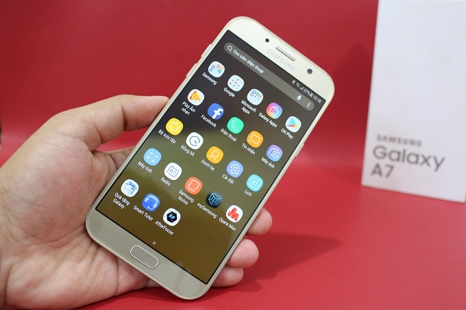 Samsung Galaxy A7 2017 chinh hang troi bao hanh gia 6,5 trieu dong hinh anh