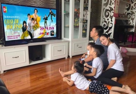 Thuong thuc loat phim hap dan trong gio gia dinh sum hop hinh anh