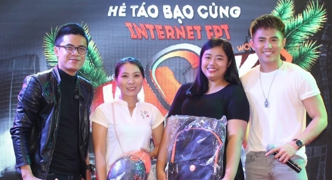 Will 365, Trinh Thang Binh hao hung cung fan trai nghiem dua xe toc do hinh anh