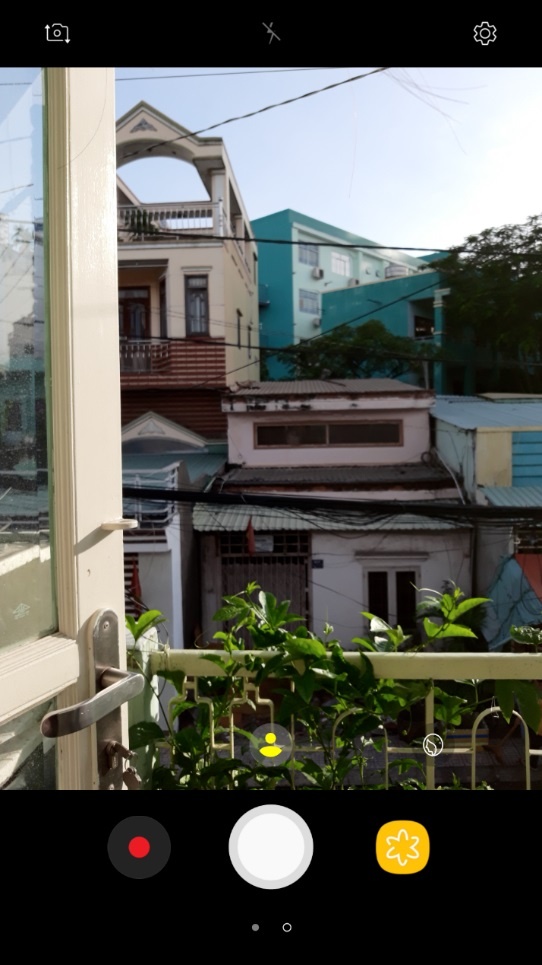 Samsung Galaxy J7 Pro anh 1