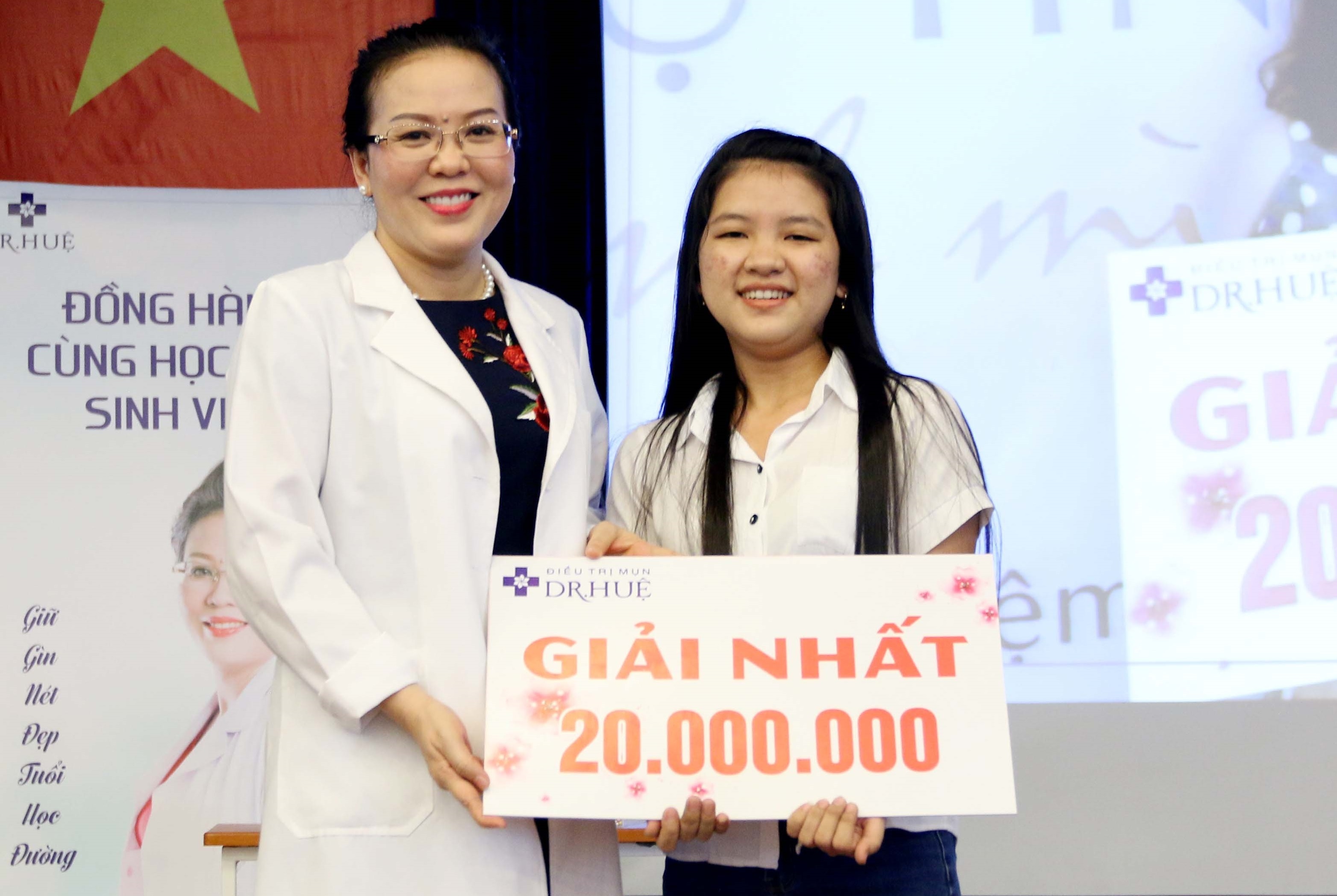 Dr.Hue dong hanh cung sinh vien Dai hoc Cong nghiep TP.HCM hinh anh