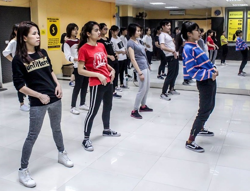 Sweet Art - diem hoc nhay hien dai hut nu nhan vien van phong hinh anh