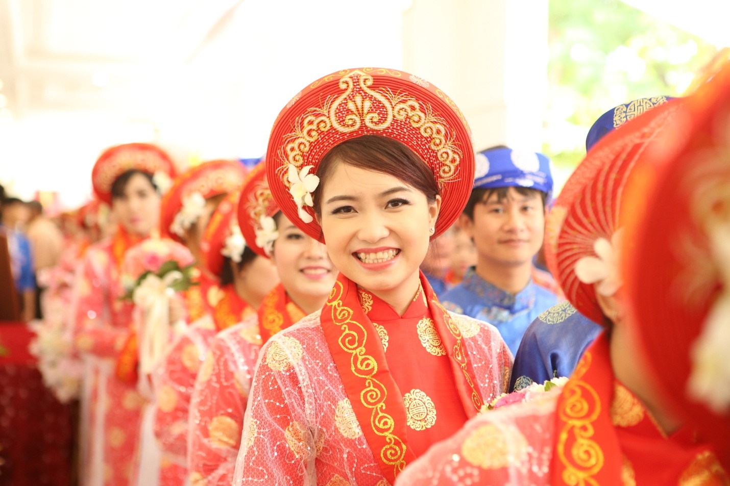 Hon 100 cap doi tham du le cuoi tap the dip le 2/9 hinh anh